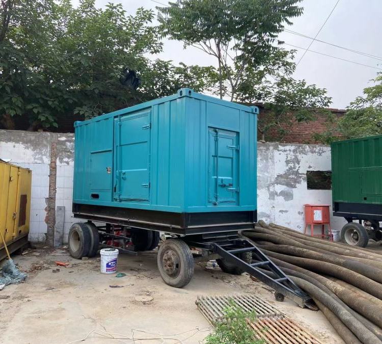 华南热作学院柴油发电机机组的控制器是如何操作使用的?